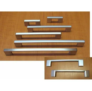 Nábytkové kování 62110 úchytka HANKA rozteč 128mm nikl satén (Nábytková úchytka HANKA s roztečí 128 mm v povrchu nikl. Praktický doplněk do interiéru.)