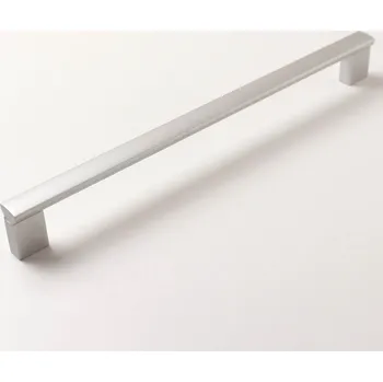 Nábytkové kování 770163 úchytka MAREK rozteč 256mm hliník (Nábytková úchytka s roztečí 256 mm. Praktický doplněk do interiéru.)