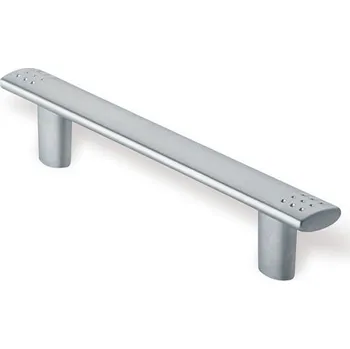 Nábytkové kování 12927 úchytka rozteč 96mm satén chrom (Nábytková úchytka s roztečí 96 mm v povrchu satén chrom. Jednoduchý a funkční doplněk do interiéru.)