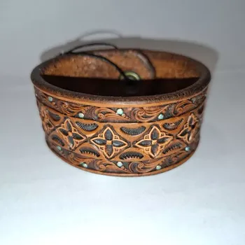 Kožený náramek 33 (originální ruční výrobek ze Slovácka)