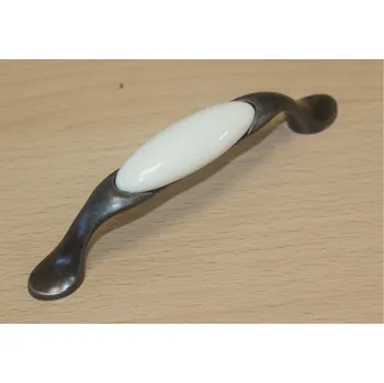 Nábytkové kování 11064 - úchyt 96mm zinek - porcelánový béžový (11064 - úchyt 96mm zinek - porcelánový béžový. Vhodné řešení pro nábytek v interiéru.)