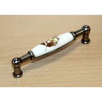 Nábytkové kování 11005 úchytka rozteč 96mm staré stříbro - porcelánový MLK7 (Nábytková úchytka s roztečí 96 mm. Praktický doplněk do interiéru.)