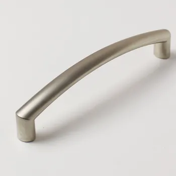 Nábytkové kování 770150 úchytka rozteč 128mm satén nikl (Nábytková úchytka s roztečí 128 mm v povrchu satén nikl. Jednoduchý a funkční doplněk do interiéru.)