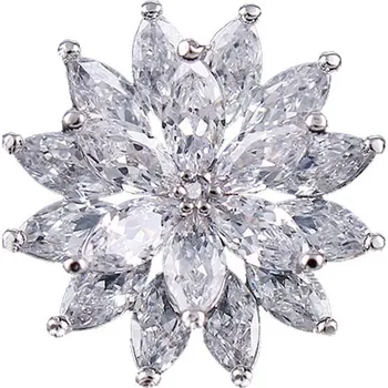 Brož Blyštivá květinová brož Silver Troli