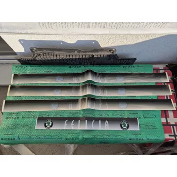 Tuning CZ dobová nálepka, samolepící pruh na čelní okno s nápisem FELICIA černá Škoda Felicia