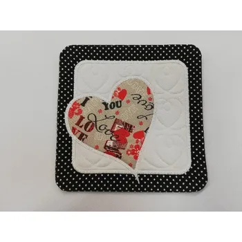 Textilní prostírání na stůl čtverec 19 cm - šedé srdce v bílé na černé s puntíky