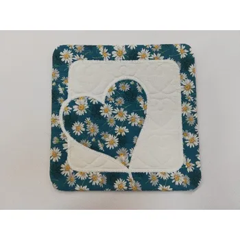 prostírání Textilní prostírání na stůl čtverec 19 cm - tyrkysové srdce s květinami na bílém