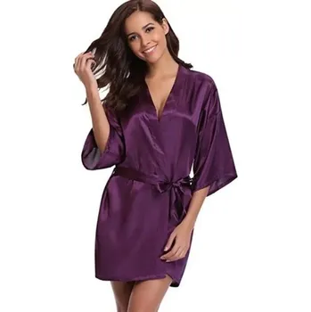 Dámské noční prádlo Dámský župan z imitace hedvábí Lehký elegantní župan se zavazováním v pase na tkaničku Jemný polyester pro pohodlné domácí nošení a relaxaci fialová S