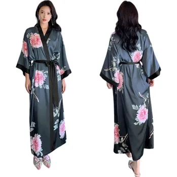 Dámský župan Dámský župan univerzální velikost Tmavě modrá barva S květinovým motivem Lehký elegantní župan z umělého hedvábí Zavazování kolem pasu Polyester