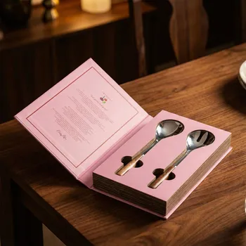 Příbor Příbory na salát z nerezové oceli s dřevěnými rukojeťmi EASY LIFE GIFT NOVELS 2 ks