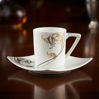 Sada mokka šálků se čtvercovými podšálky ENGLISH COLLECTION 6 cm bílá se zlatým vzorem 2 ks