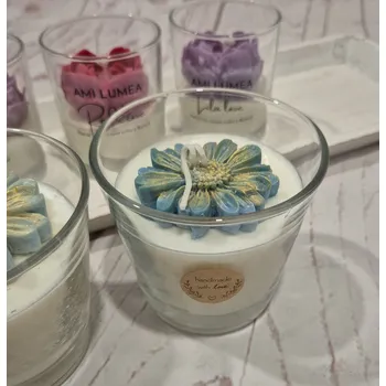 Svíčka AMI LUMEA Sójová svíčka AMI LUMEA, Gerberka maxi modrá