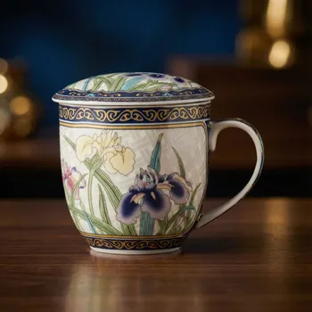 Hrnek s filtrem a víčkem 320 ml s květinami