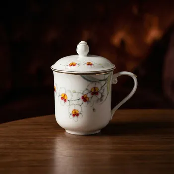 Hrnek s filtrem a víčkem bílý s květy