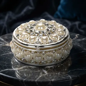 Šperkovnice Zdobená šperkovnice 5 × 5 × 2,2 cm