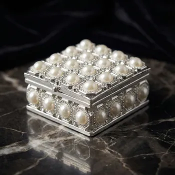 Šperkovnice Zdobená šperkovnice 5,8 × 5,8 × 2,8 cm