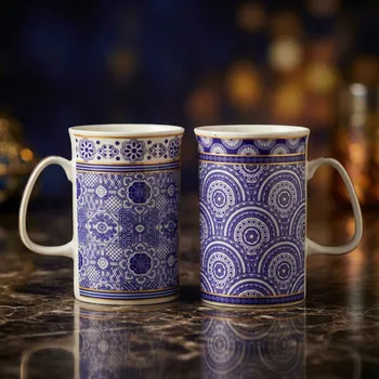 Hrníčky s modrými vzory se zlatým okrajem 2 ks