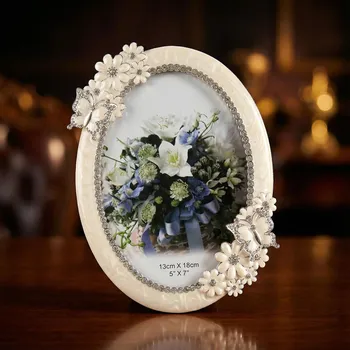 Rám na obraz Oválný rámeček na fotografii s květinami a motýly 13×18 cm béžový