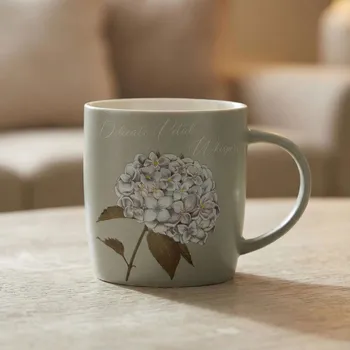 Hrnek s hortenzií DELICATE PETAL WHISPERS 350 ml šedý