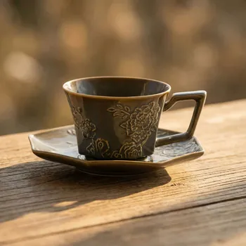 Šálek s podšálkem s květinovým motivem 200 ml olivový