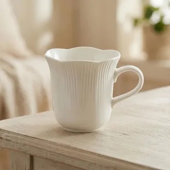 Rýhovaný hrnek EASY LIFE 350 ml bílý