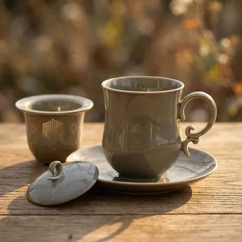 Hrnek s louhovačem, podšálkem a víčkem 380 ml hnědý