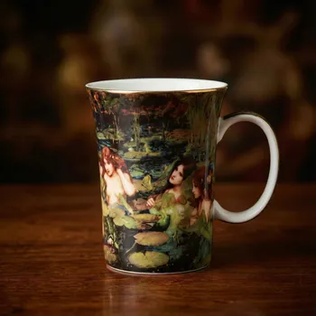 Hrnek v ozdobné krabičce JOHN WILLIAM WATERHOUSE 11 cm