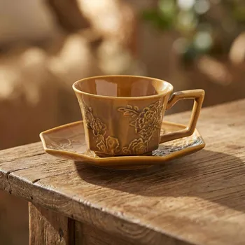 Šálek s podšálkem 200 ml hnědý