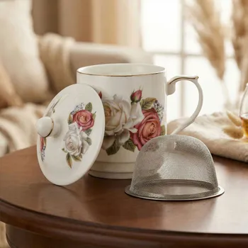 Hrnek s filtrem a víčkem 450 ml s růžemi