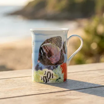 Hrnek s motivem ryb vícebarevný