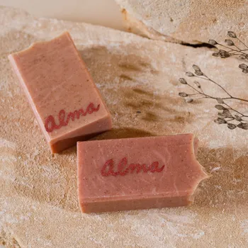 Mýdlo Alma Hřejivě - Peelingové mýdlo na tělo 110 g Hřejivé peelingové mýdlo