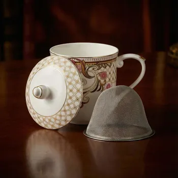 Hrnek s filtrem a víčkem bílý se zlatým a růžovým vzorem