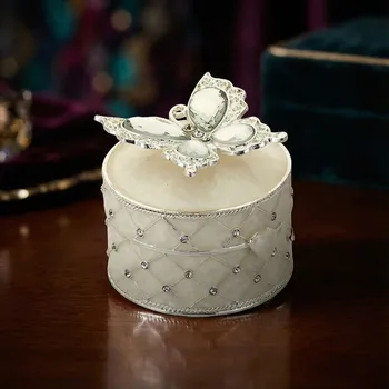 Ozdobná šperkovnice s motýlem 9,2 × 7 × 6 cm krémová