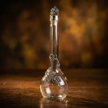 Zdobená karafa s motivem hroznů FREITAS & DORES 500 ml 31 cm