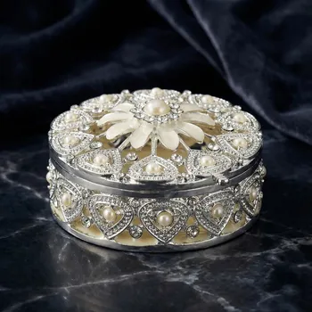 Šperkovnice Ozdobná šperkovnice s perličkami 7,2 × 7,2 × 4 cm stříbrná