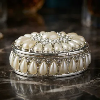 Šperkovnice Oválná šperkovnice s krystalky 5 × 7 × 2,2 cm