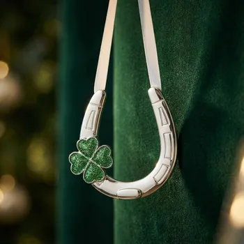 Kancelářský nábytek Ozdobná podkova s jetelíčkem 10 × 10,2 cm stříbrná