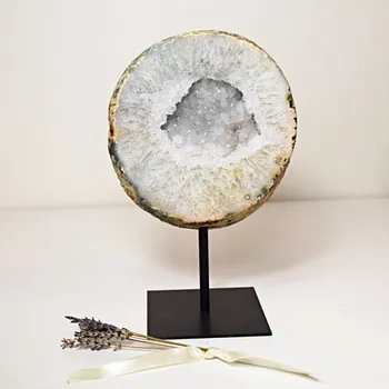 Přírodní kámen Achát na kovovém podstavci 2,25 kg