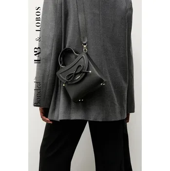 Kabelka Kožená kabelka Bonded by Answear.LAB & LOBOS MINI Q z przypinką BOW černá 99X, vel. ONE SIZE