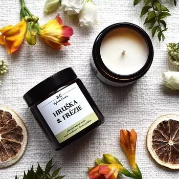 Svíčka Sojová vonná svíčka HRUŠKA A FRÉZIE (v hnědém skle)