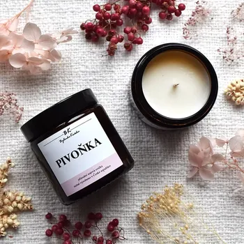 Svíčka Sojová vonná svíčka PIVOŇKA (v hnědém skle)