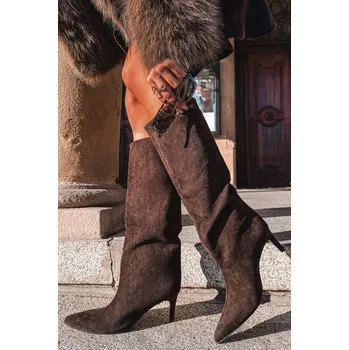 Dámské kozačky Dámské kozačky z eko semiše nazouvací na podpatku čokoládové Phelin 38