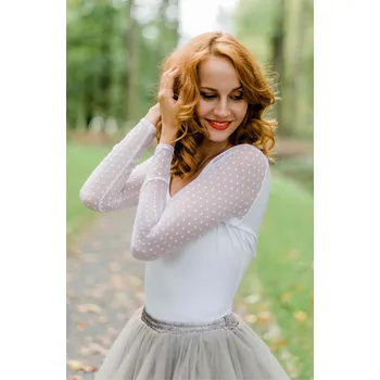 Pánské tričko MiaBella Bílé triko s kulatým výstřihem a puntíkatým rukávem Velikost: 40, Délka rukávu: 3/4 rukáv - příplatek + 100Kč