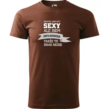 Sablio Tričko s potiskem Nechtěl jsem být sexy, ale jsem influencer - hnědé 4XL