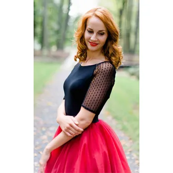 Pánské tričko MiaBella Černé triko s lodičkovým výstřihem a puntíkatými rukávy Velikost: 40, Délka rukávu: 3/4 rukáv - příplatek + 100Kč