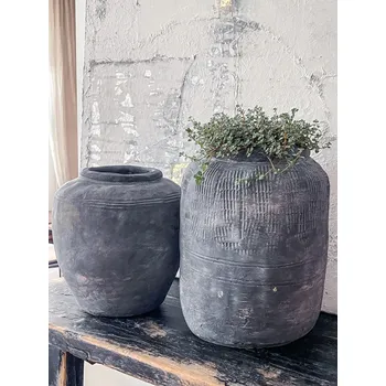 Váza Váza z kameniny / dva vzory Velikost: menší: výška cca 26 cm, průměr 25 cm