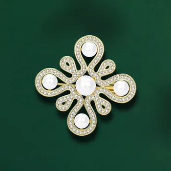 Brož Éternelle Brož s perlou a zirkony Ginevra Gold B7358-XH3863(2) Zlatá