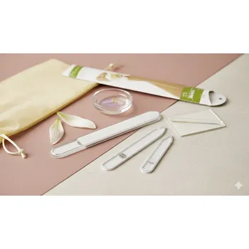 Zrcadlo Skládá se z: 1 x rašple na paty, 1 x zrcátko s pilníkem, 1 x míchátko na krém, 3 x pilník 810-713