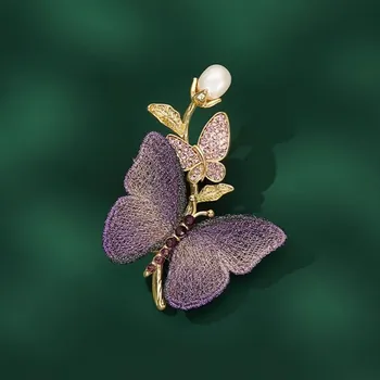 Brož Éternelle Brož s motivem motýlu s perlou a zirkony B7366-B10323 Fialová Bílá
