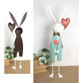 Kovová figurka PAN KRÁLÍK SE SRDCEM výška 78 cm